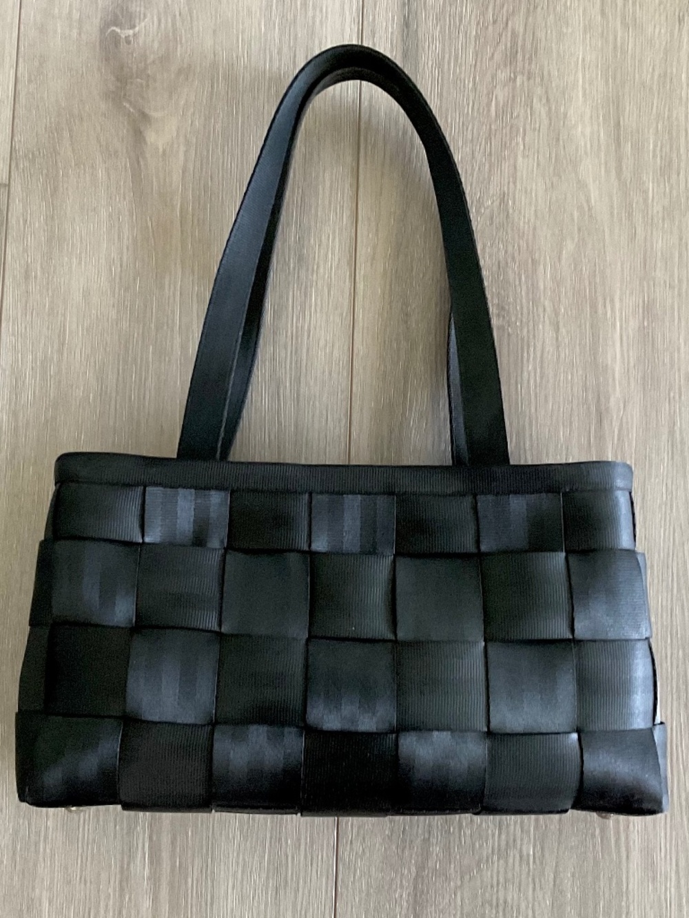 HARVEYS Black Seatbelt Bag Shoulder Tote Zip Closure